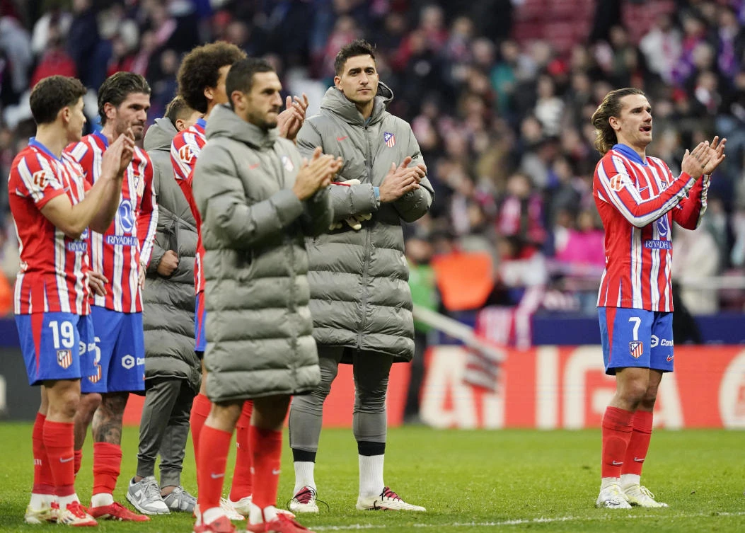 Atletico Madrid’s Antoine Griezmann and teammates applaud fans after their LaLiga match against Villarreal — Metropolitano, Madrid, Jan. 25, 2025. (Reuters)