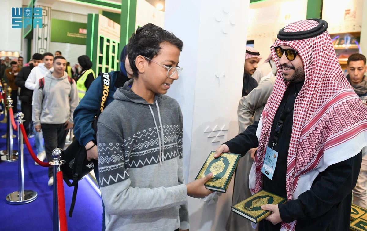 A highlight of the corner is the daily distribution of hundreds of copies of the Holy Qur’an, printed in various sizes by the King Fahd complex in Madinah. (SPA)