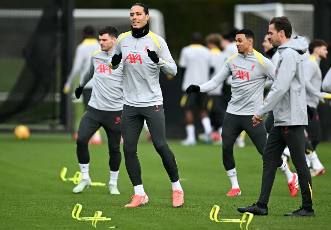 Liverpool’s Dutch defender Virgil van Dijk takes part in a training session at the team’s training ground in Liverpool, on Jan. 28, 2025, on the eve of their UEFA Champions League match against PSV Eindhoven. (AFP)