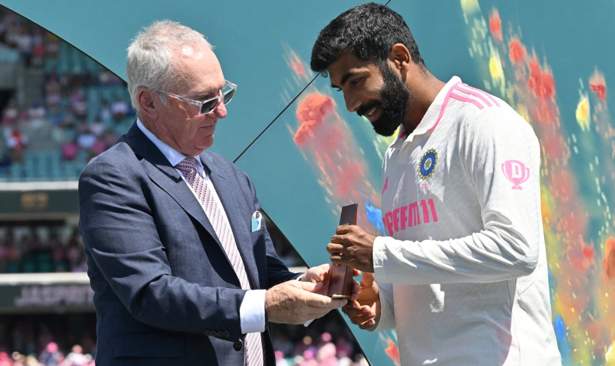 India’s Jasprit Bumrah receives the Player of the Series award from Allan Border at the end of the fifth and final cricket Test match at the Sydney Cricket Ground on Jan. 5, 2025. (AFP)