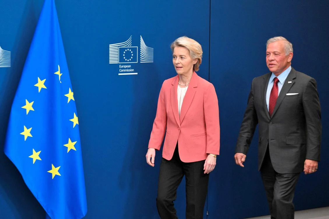 Jordan’s King Abdullah II and President of the European Commission Ursula von der Leyen arrive for a signing ceremony of EU-Jordan bilateral agreements at the EU headquarters in Brussels on Jan. 29, 2025. (AFP)