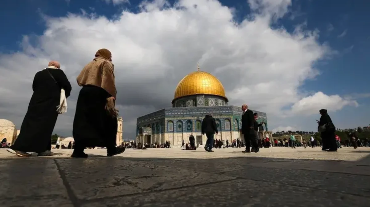 Officials say that the Israelis are trying to isolate the eastern side of Al-Aqsa as if it were a synagogue. (AFP/File Photo)