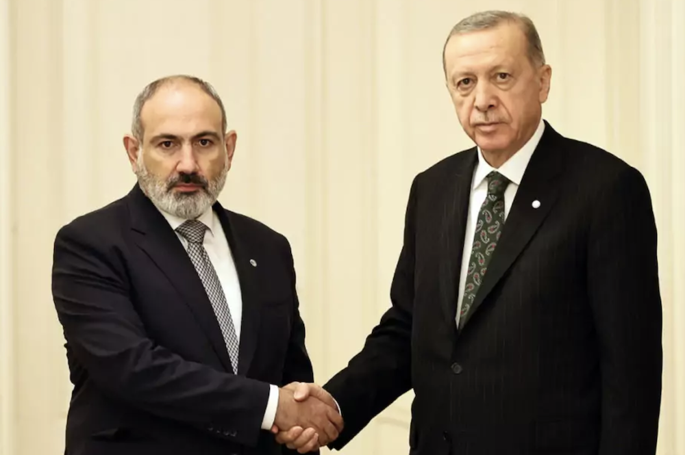 Leaders of Armenia and Turkiye meeting last year. (Office of Armenian PM)