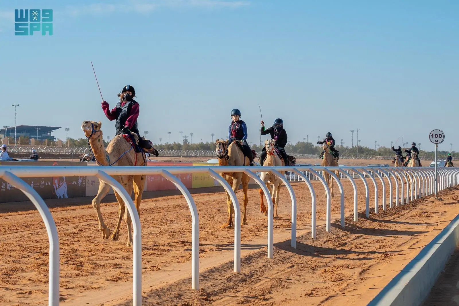 The increase in the number of participating women camel riders has also contributed to a rise in the prizes. (SPA photo)