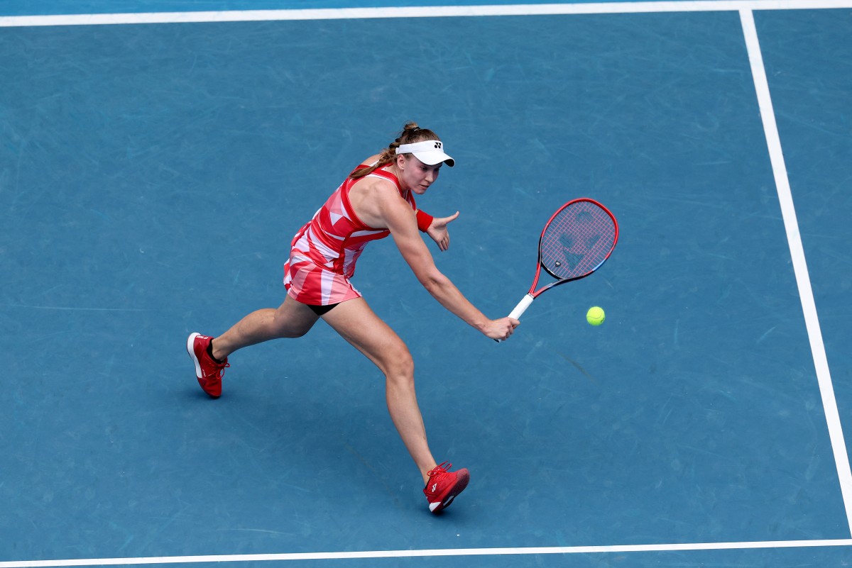 Elena Rybakina has added Italian former player Davide Sanguinetti to her coaching staff and has reiterated her displeasure at the WTA’s decision to provisionally suspend her coach Stefano Vukov for allegedly breaching the tour’s Code of Conduct. (AFP/File Photo)