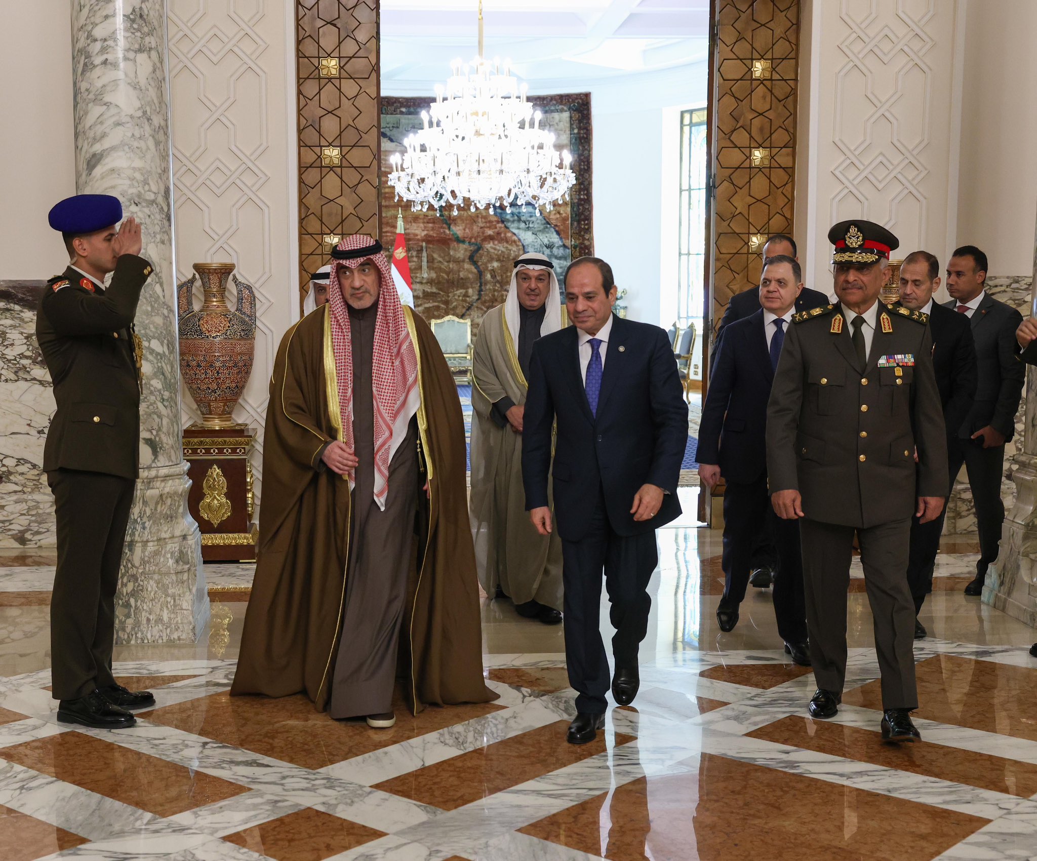 Sheikh Fahd Yousef Saud Al-Sabah, Kuwait’s minister of defense and the minister of interior, and Egyptian President Abdel Fattah El-Sisi. (KUNA)