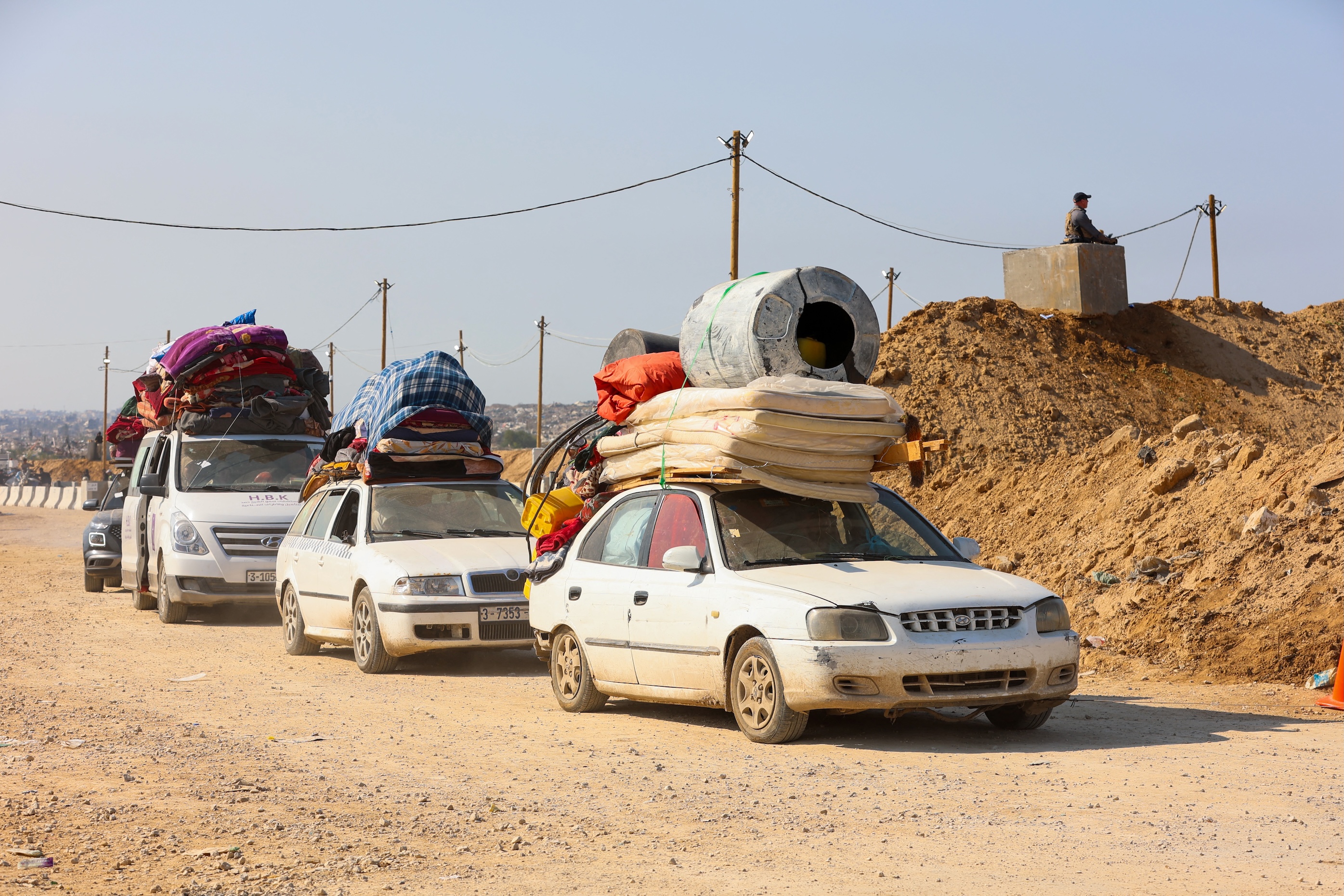 Displaced Palestinians cross a checkpoint manned by US and Egyptian security at the Netzarim corridor on their way to the northern parts of the Gaza Strip, Jan. 29 (AFP)