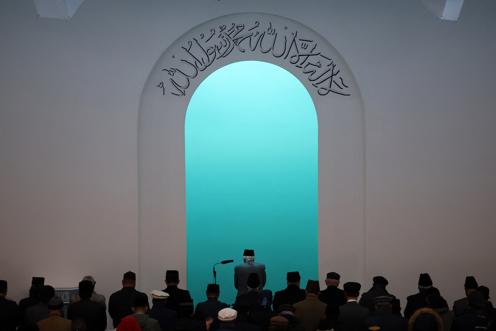 Members of the Ahmadiyya Muslim Community pray at the Baitul Futuh Mosque in southwest London on April 15, 2023. (AFP)