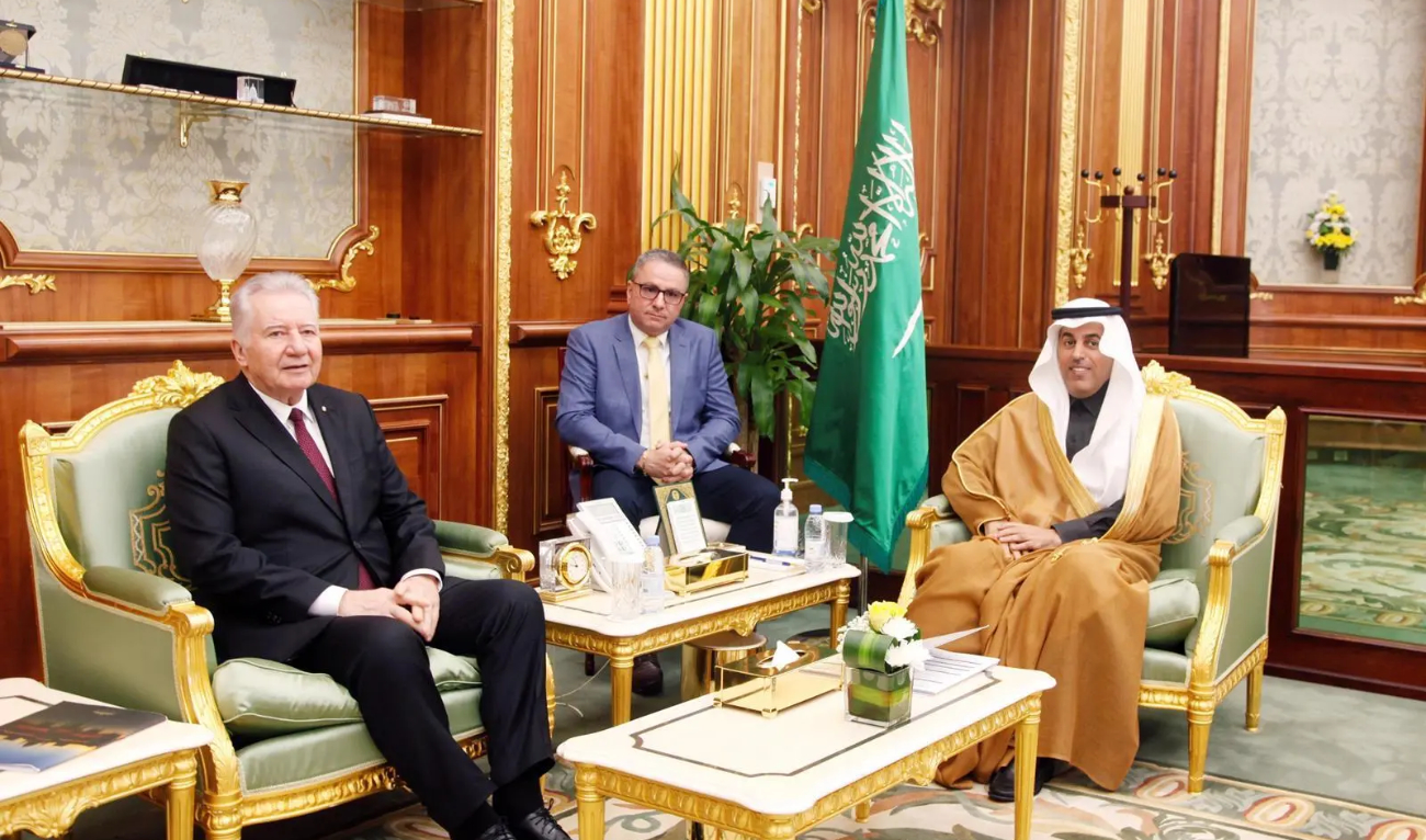 The two sides discussed various topics of common interest. (SPA)