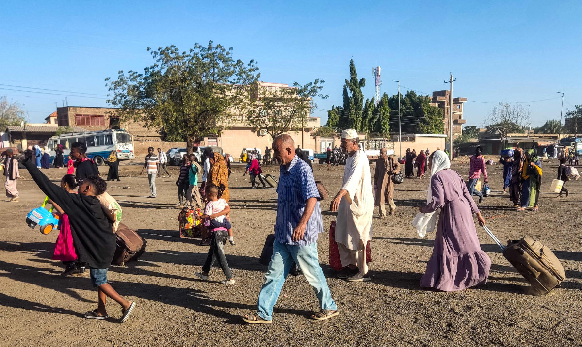 People displaced by the ongoing war in Sudan prepare to board buses taking them home to their city of Wad Madani in the Jazira state after it was retaken by the Sudanese army from the Rapid Support Forces (RSF) paramilitaries, in the eastern city of Gedaref on February 3, 2025. (AFP)