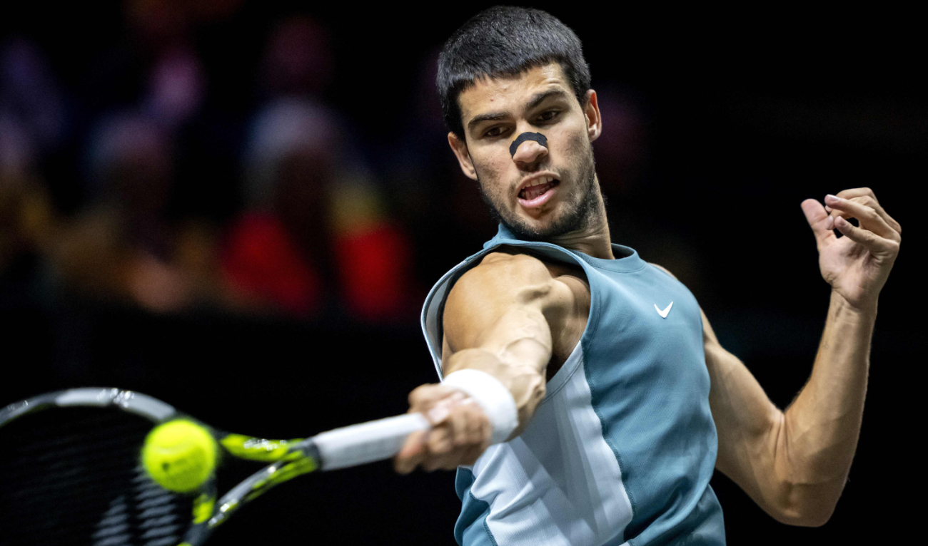 Alcaraz cruises, Tsitsipas scrapes through in Rotterdam