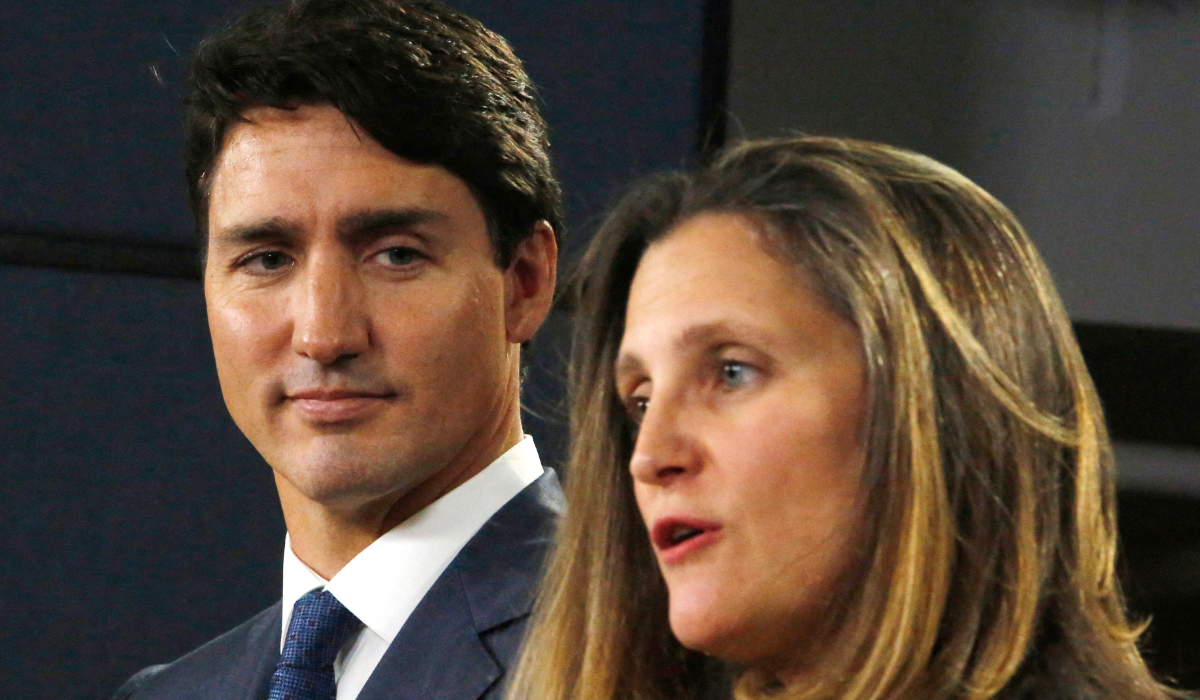 Canada's Prime Minister Justin Trudeau (L) and Minister of Foreign Affairs Chrystia Freeland (R) speak at a press conference to announce the new trade pact with Canada, the United States, and Mexico in Ottawa, October 1, 2018. (AFP)