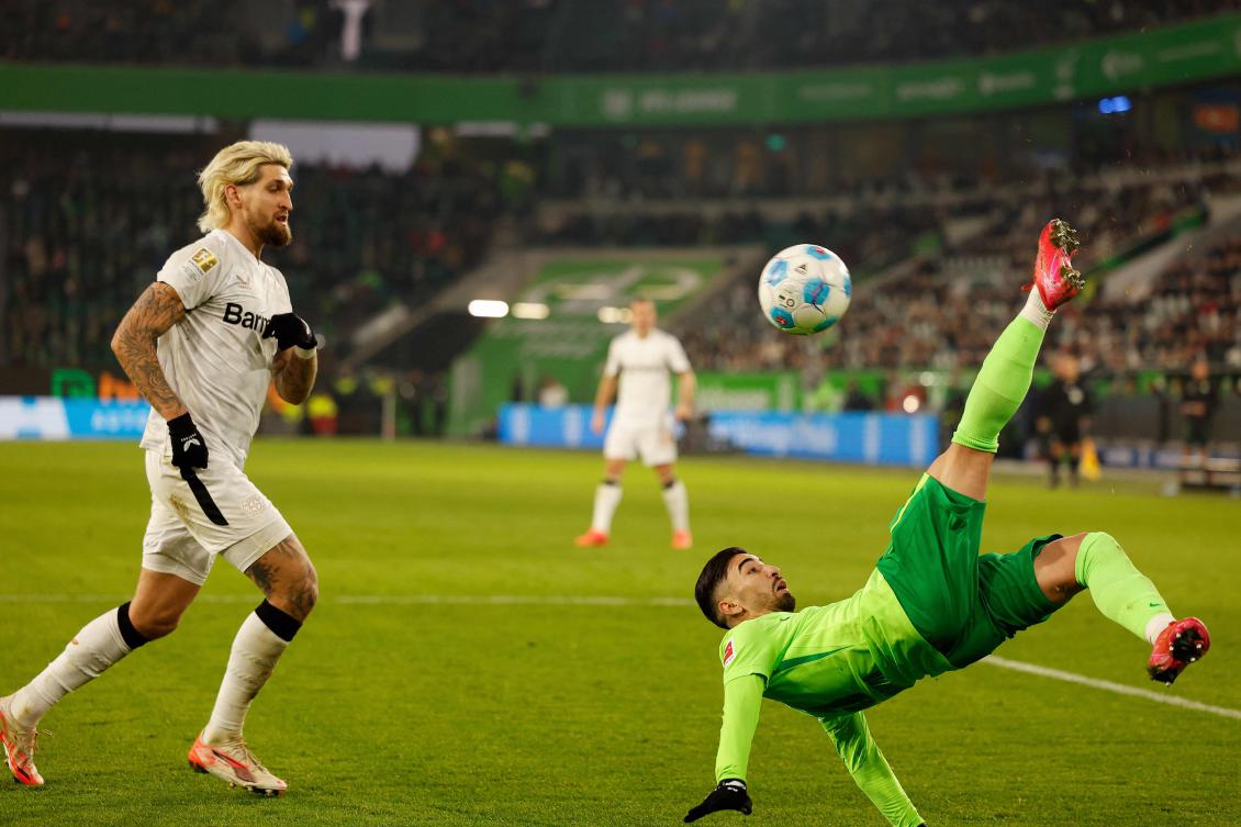 Leverkusen lose ground on Bayern with Wolfsburg stalemate