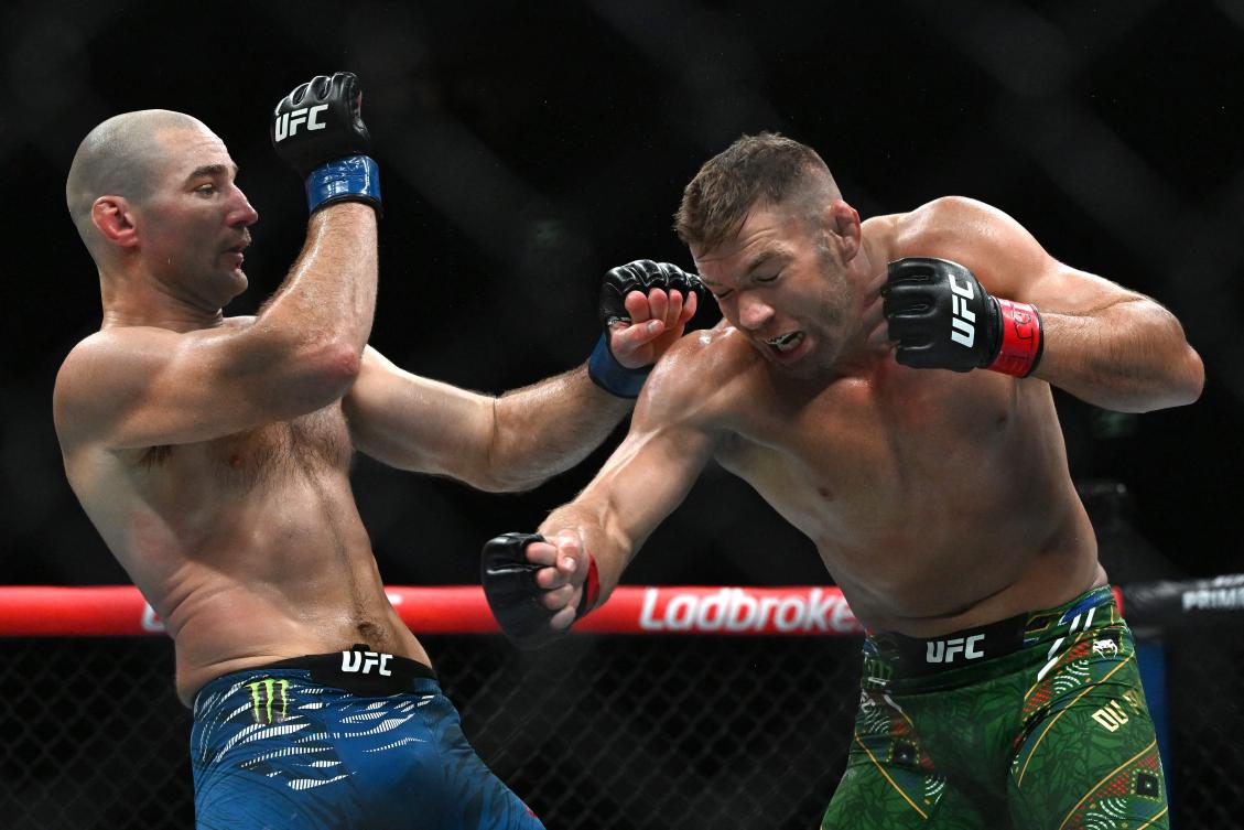 South African Dricus du Plessis defended his UFC middleweight belt on Sunday with a unanimous win over bitter rival Sean Strickland, destroying his opponent’s nose in a bloody title fight in Sydney. (AFP)