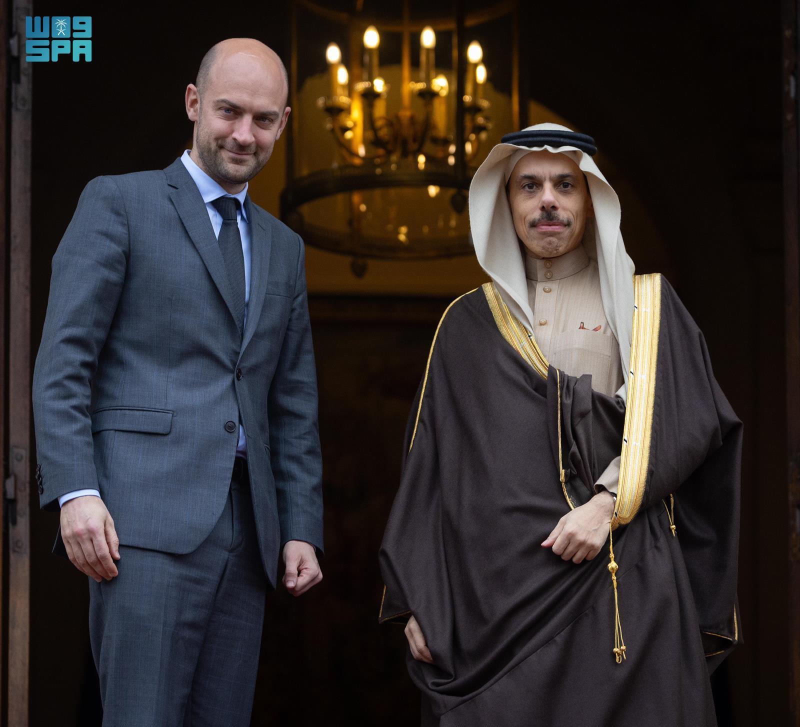 Prince Faisal bin Farhan, Minister of Foreign Affairs, and his French counterpart, Jean-Noel Barrot, in Paris. (SPA)