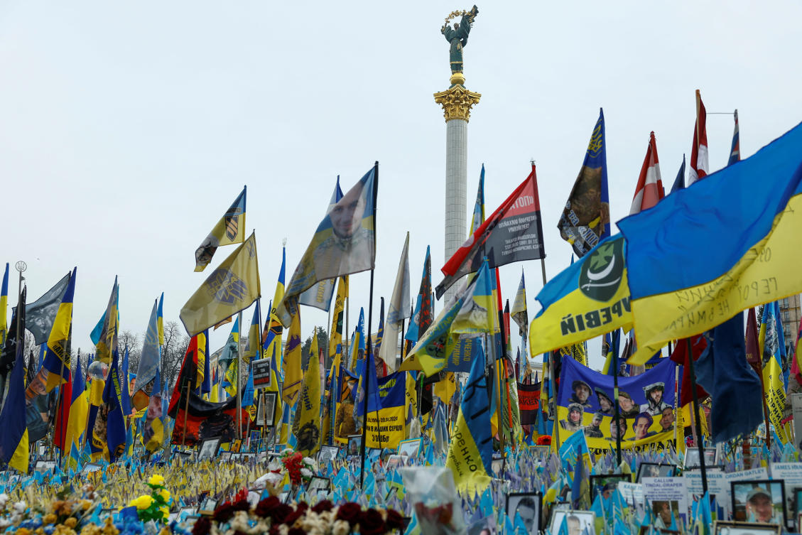 A view shows a makeshift memorial for fallen Ukrainian soldiers and the Monument to Independence, in Kyiv, Feb. 14, 2025. (Reuters)