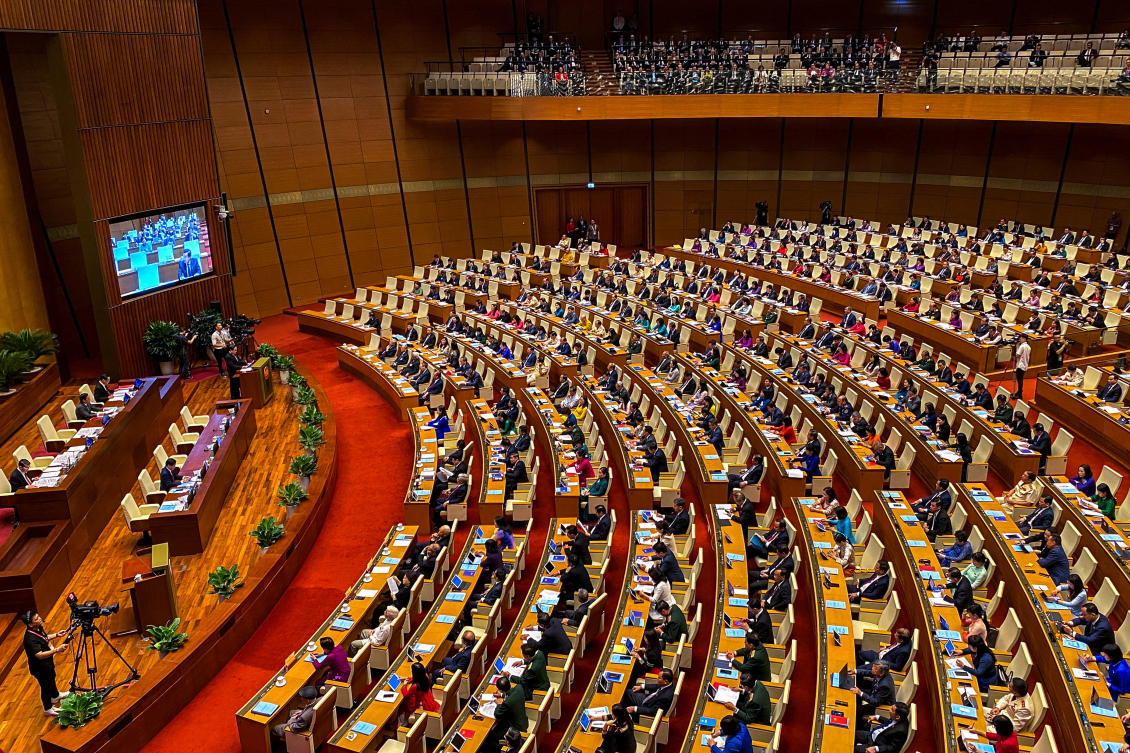 Vietnam’s National Assembly earlier on Tuesday passed an amendment to a law on organizing government, paving the way for approval of the planned cull of 15 percent to 20 percent of the state apparatus. (Reuters file photo)