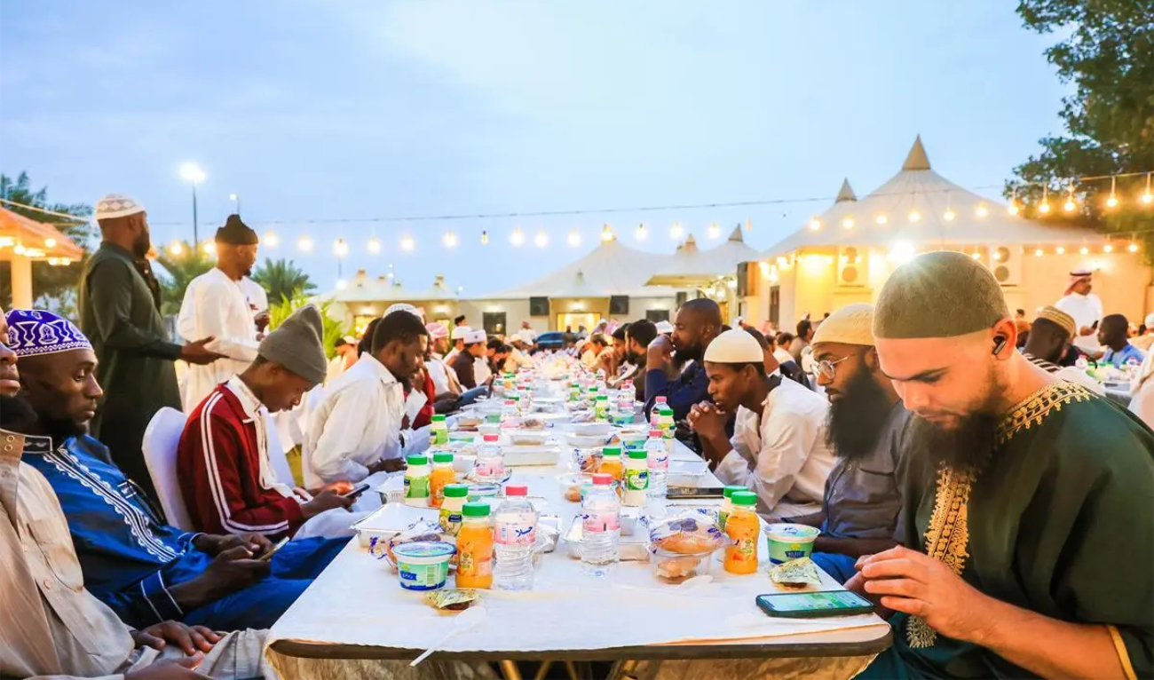 The program aims to provide iftar to more than 1 million people. (SPA/File)