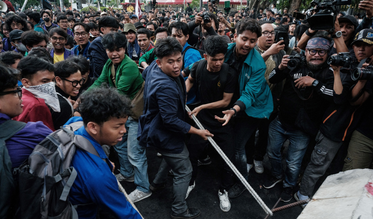 University students pull a police concrete barricade with ropes during a protest against President Prabowo Subianto's government calling for various demands including reviews of government budget cuts and the free nutritious meal program for schools at the Arjuna Wijaya Statue in Jakarta on February 20, 2025. (AFP)