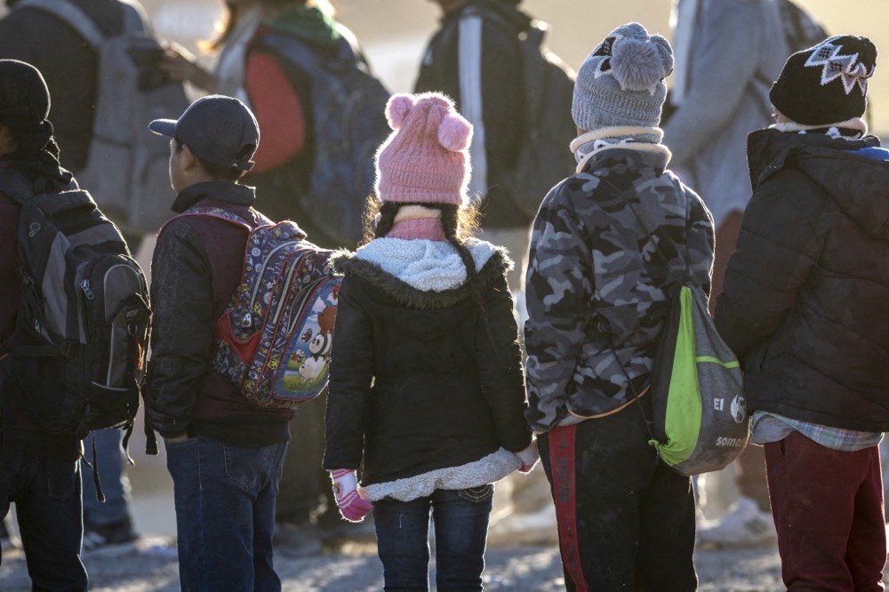 Ecuadorian immigrant children await transport from the U.S.-Mexico border in Lukeville, Arizona. (Getty Images/AFP/File)