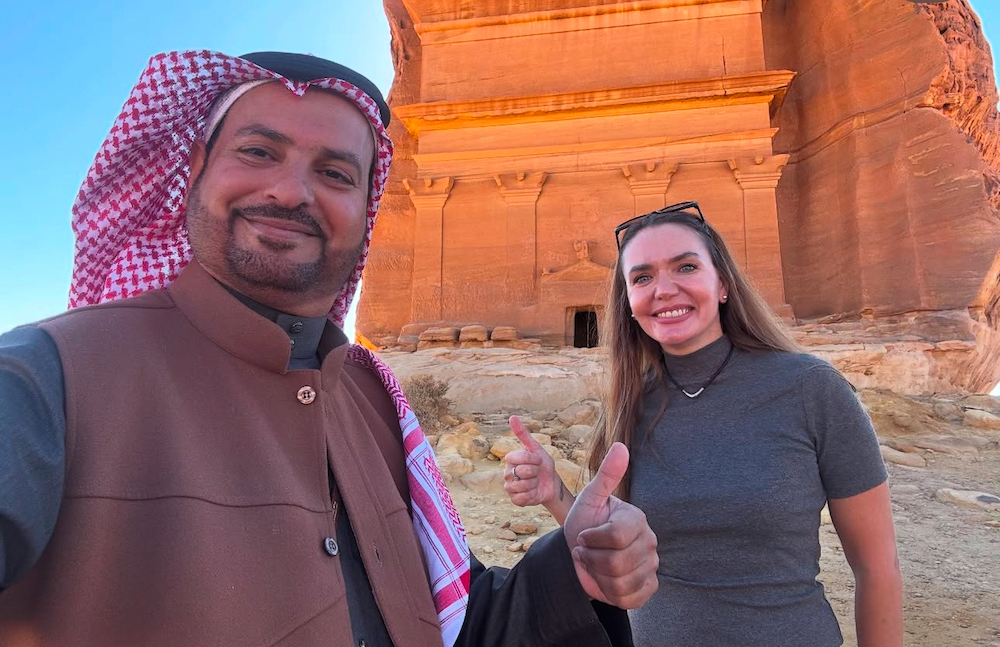 Ibrahim Al-Balawi while guiding a Russian tourists in AlUla. (Instagram: @chici.deaf)