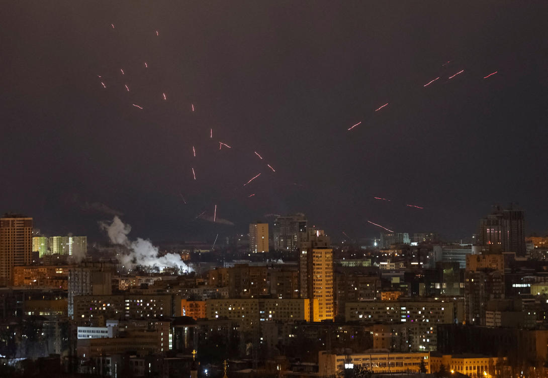 Tracers are seen in the night sky as Ukrainian servicemen fire at the drone during a Russian drone strike, amid Russia's attack on Ukraine, in Kyiv, Ukraine February 21, 2025. (Reuters/File Photo)