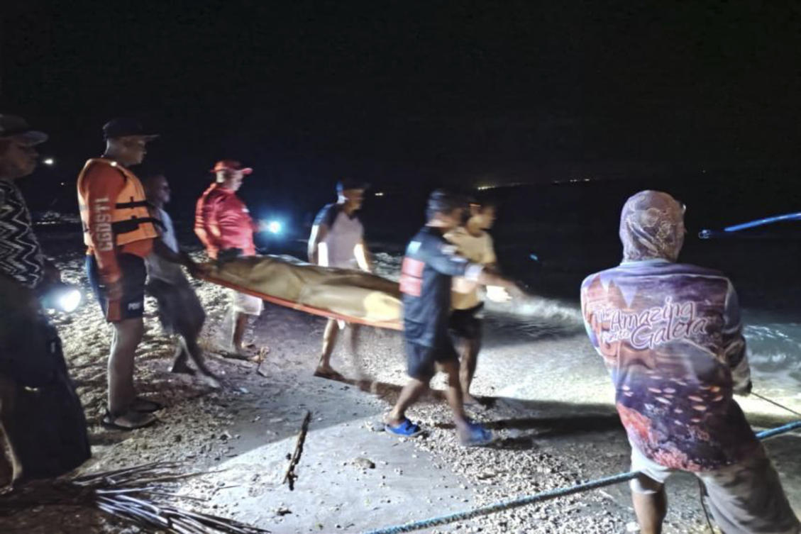 Rescuers carry the body of one of two Russian scuba divers at Verde Island, Batangas city on Feb. 27, 2025. (Philippine Coast Guard Batangas via AP)