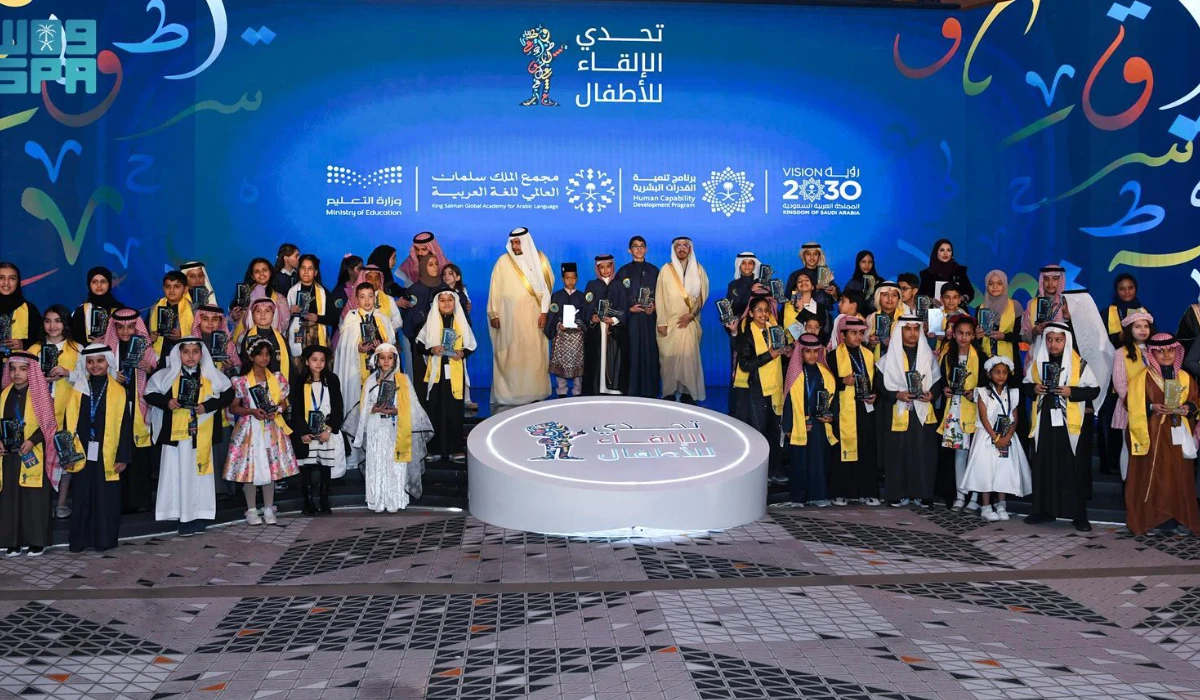 King Salman Global Academy Secretary-General Abdullah Al-Washmi poses with a group of children participating in the Reading Challenge. (Supplied)