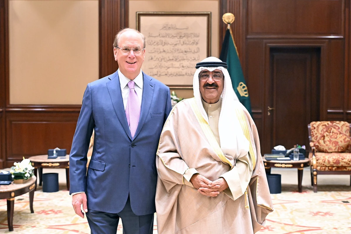 Sheikh Meshal Al-Ahmad Al-Jaber Al-Sabah, the emir of Kuwait, and Larry Fink, chairman and CEO of BlackRock. (KUNA)