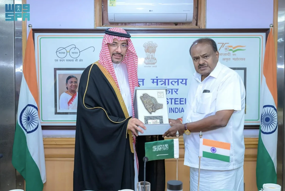 Saudi Minister of Industry and Mineral Resources Bandar Alkhorayef with Union Minister of Heavy Industries H.D. Kumaraswamy. SPA
