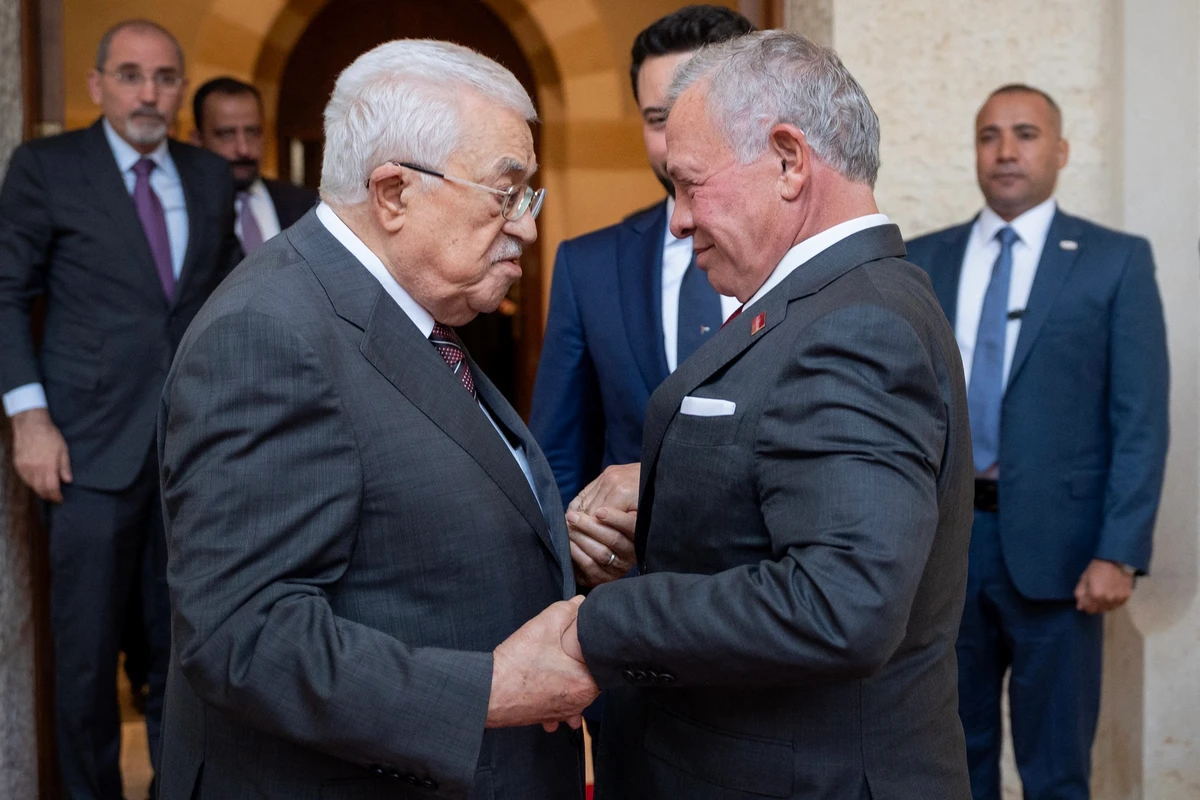 Jordan’s King Abdullah II and Palestinian President Mahmoud Abbas in Amman, Feb.5 (AFP)