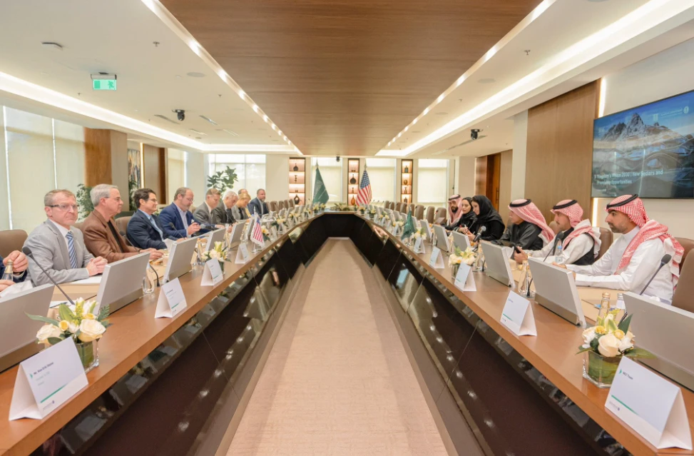Minister of Commerce Majid bin Abdullah Al-Qasabi met with senior executives from US air mobility firms. X/@malkassabi