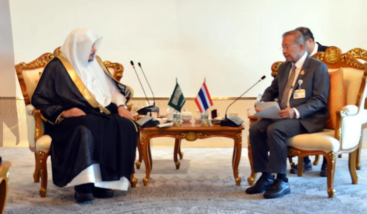 Dr. Abdullah bin Mohammed Al-Asheikh (L) and Mongkol Surasajja in Bangkok. (Supplied)