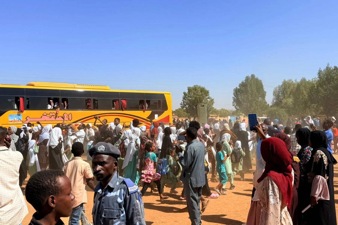 People displaced by the ongoing war in Sudan return to Wad Madani in the Jazira state, on Feb. 6, 2025, after the city was retaken by the Sudanese army from the Rapid Support Forces (RSF) paramilitaries. (AFP)