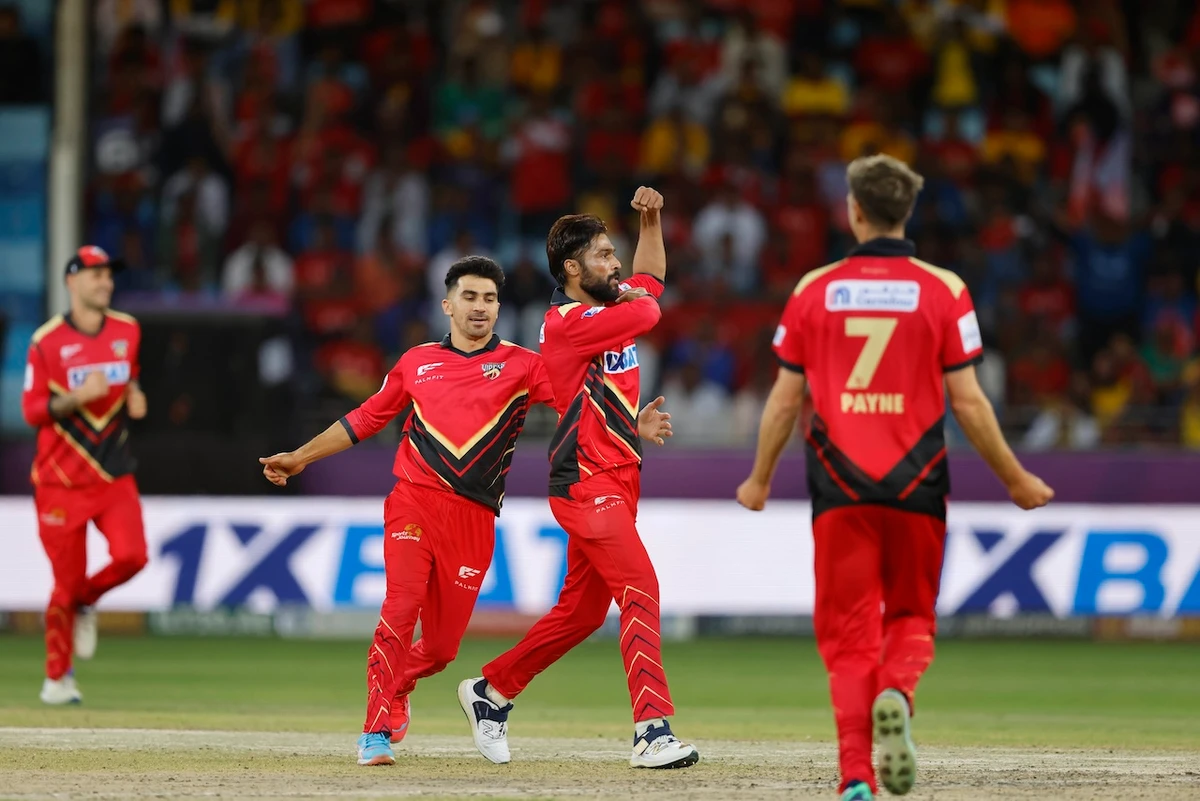 Muhammad Amir of Desert Vipers celebrates the wicket of Gulbadin Naib of Dubai Capitals during the final of the DP World ILT20 at Dubai International Stadium. (Deepak Malik/ILT20)