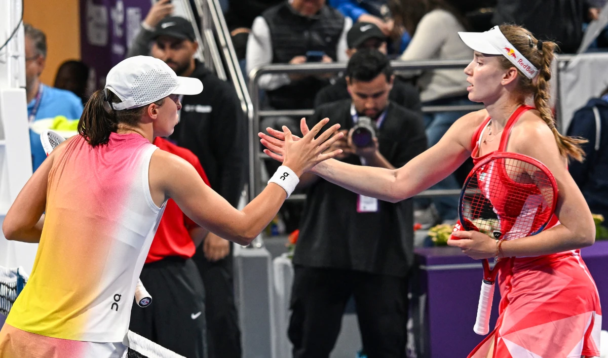 Swiatek tops Rybakina to reach Qatar Open semifinals
