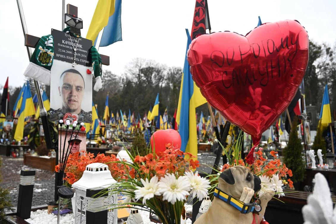 Ukranians mark Valentine's Day with tears
