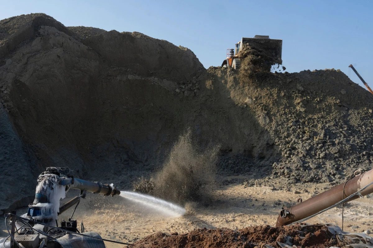 In Ukraine, a potential arms-for-minerals deal inspires hope and skepticism