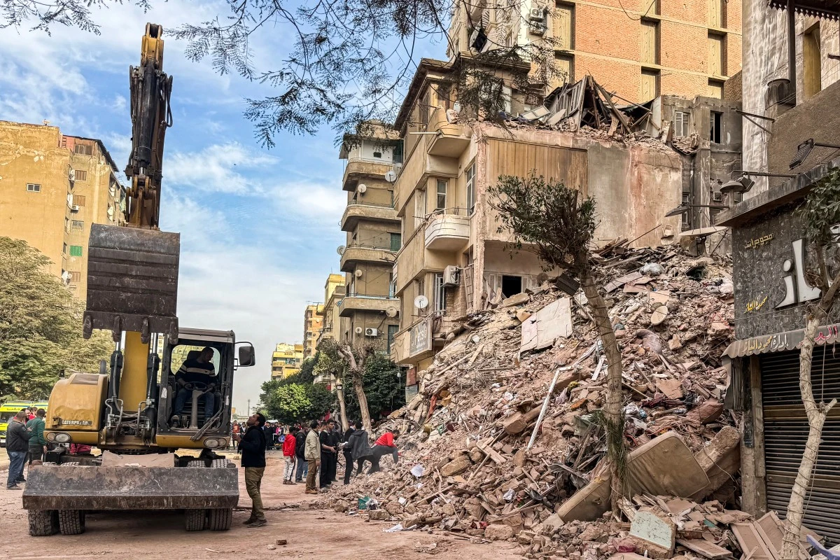 File photo An excavator is stationed outside a collapsed building in the Waili district of central Cairo on December 10, 2024 (AFP)