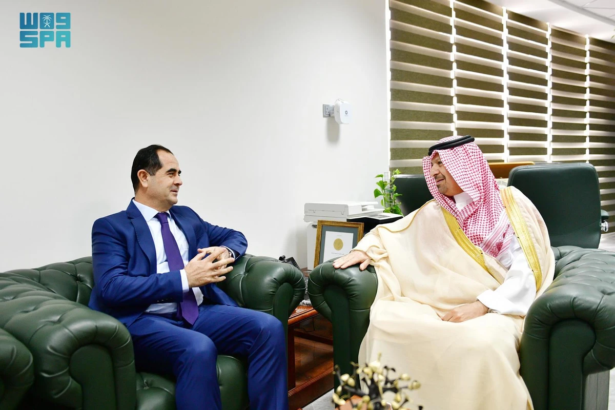 Akram Karimi, Tajikistan's ambassador to Saudi Arabia, meets KSrelief Assistant Supervisor General for Planning and Development Aqeel Al-Ghamdi in Riyadh. (SPA)