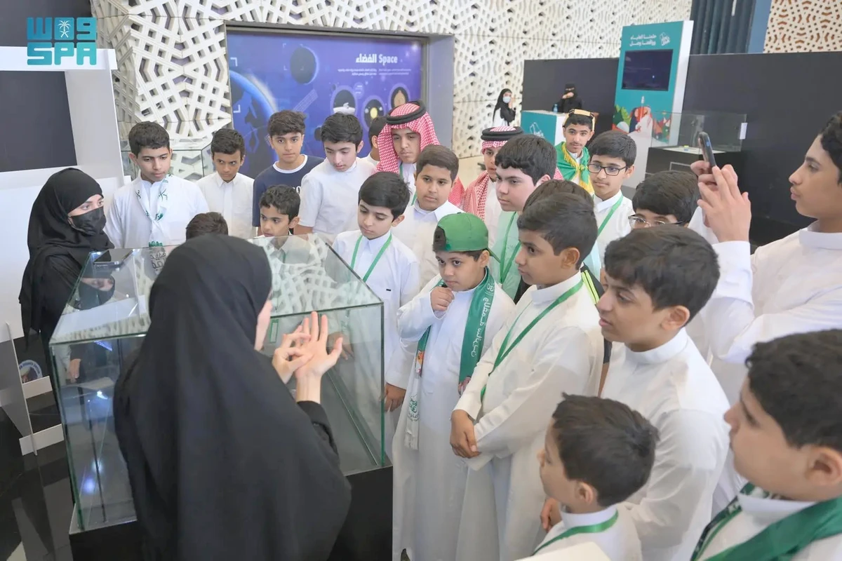 Young students attend a lecture on artificial intelligence and robotics during a science exhibition conducted by the King Salman Science Oasis in Riyadh. (SPA file photo)