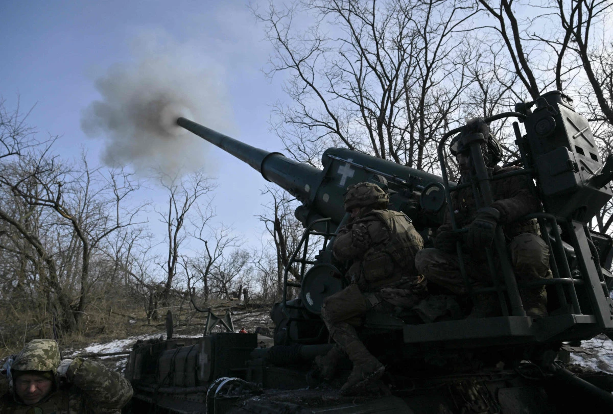 Ukrainian troops fire a 2S7 Pion self-propelled cannon toward Russian positions, at a front line in the Donetsk region, on Feb.22, 2025, amid the Russian invasion of Ukraine. (AFP)
