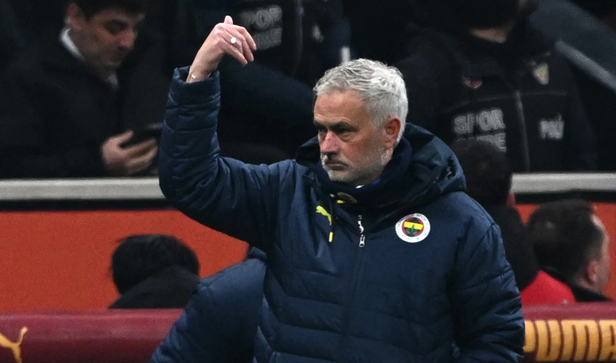 Fenerbahce’s Portuguese head coach Jose Mourinho gestures during the Turkish Super League football match between Galatasaray and Fenerbahce at the Ali Samiyen Sports Complex stadium in Istanbul on Feb. 24, 2025. (AFP)