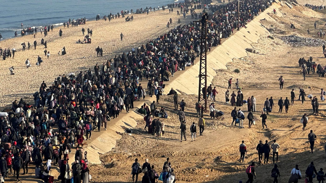Displaced Palestinians returning to their homes in northern Gaza. (Reuters)
