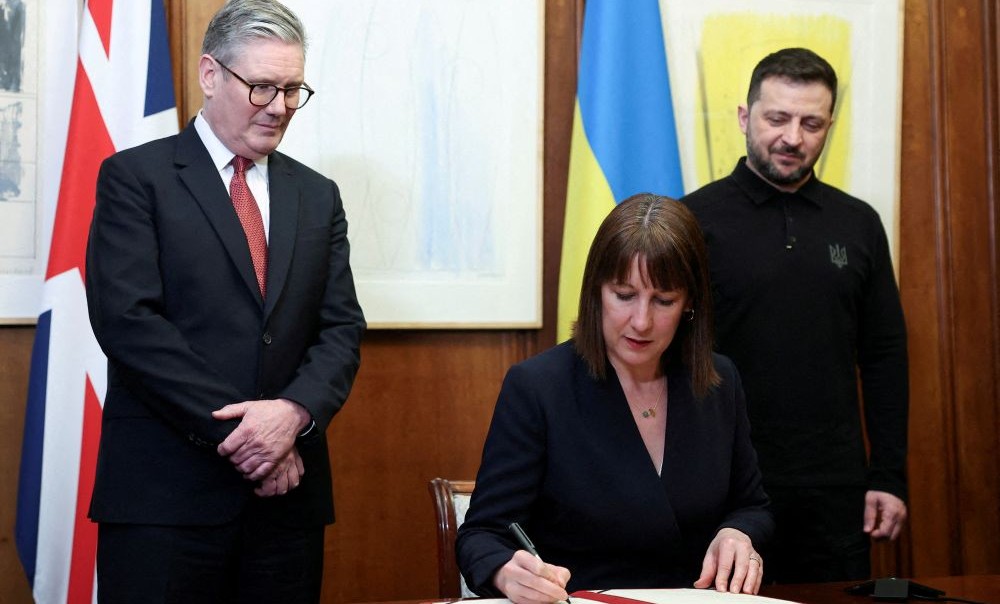 Rachel Reeves signs the UK-Ukraine Bilateral agreement as Keir Starmer and Volodymyr Zelensky look on, Mar. 1, 2025. (Reuters)