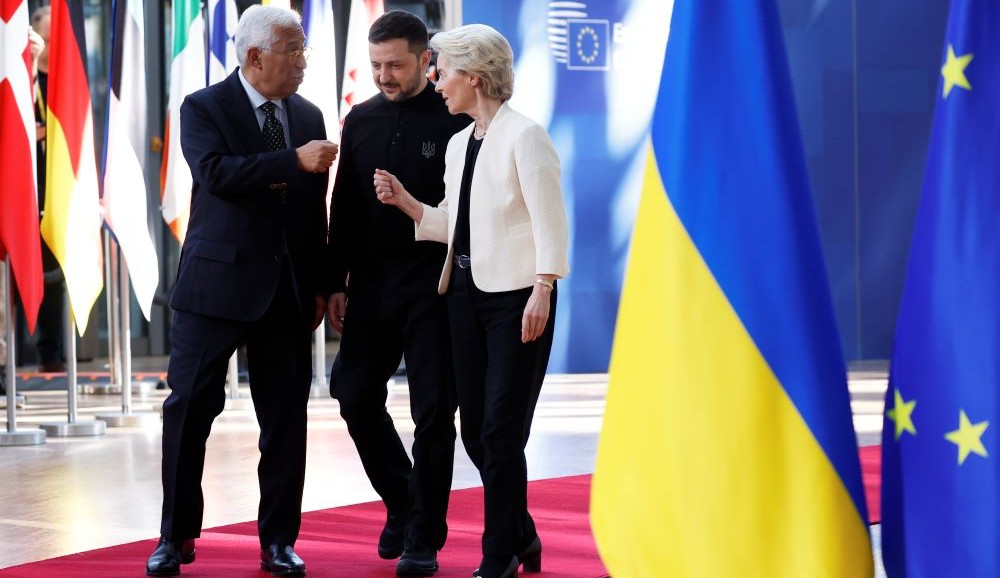 Antonio Costa, Volodymyr Zelensky and Ursula von der Leyen arrive for a EU Summit, Brussels, Mar. 6, 2025. (AP Photo)