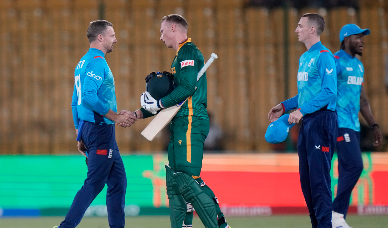 South Africa's Rassie van der Dussen, center, shakes hand with England's Jos Buttler, left, on the end of the ICC Champions Trophy cricket match between England and South Africa, in Karachi, Pakistan on March 1, 2025. (AP)