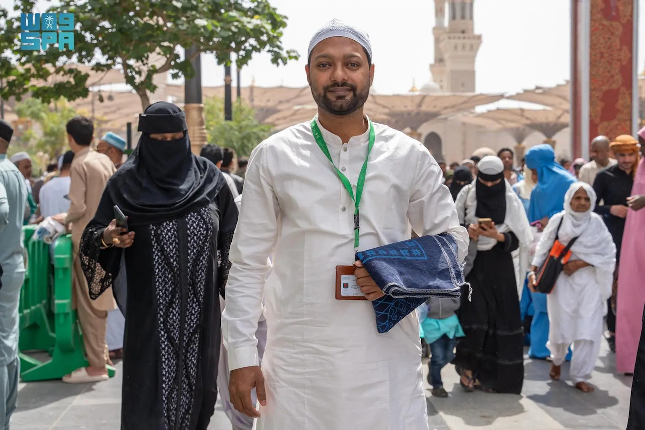 Guests of Custodian of the Two Holy Mosques Program for Umrah and Visit tour the King Fahd Complex for the Printing of the Holy Qur’an in Madinah. (SPA)