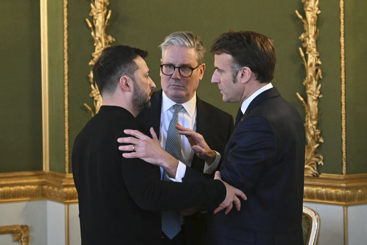 Britain's Prime Minister Keir Starmer, center, Ukraine's President Volodymyr Zelenskyy, left, and France's President Emmanuel Macron meet during the European leaders' summit to discuss Ukraine at Lancaster House, London, on March 2, 2025. (Pool via AP)