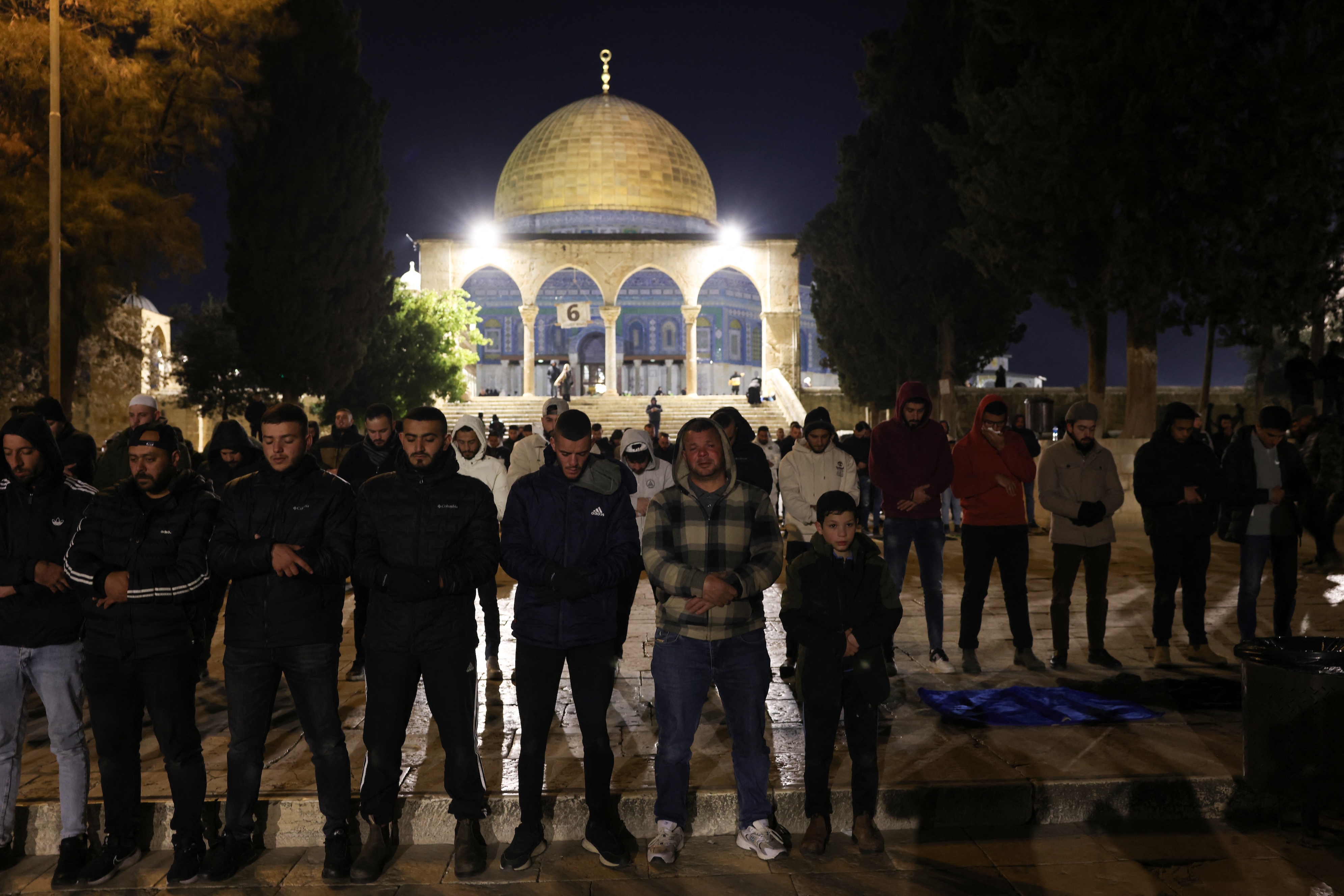 Palestinian devotees perform Taraweeh prayer at the Al-Aqsa mosque compound in Jerusalem, Feb. 28, 2025. (AFP)